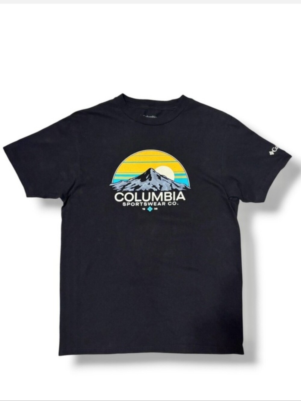 COLUMBIA Black Crew Neck Graphic T-Shirt Size Medium Mountain Peak Sunrise